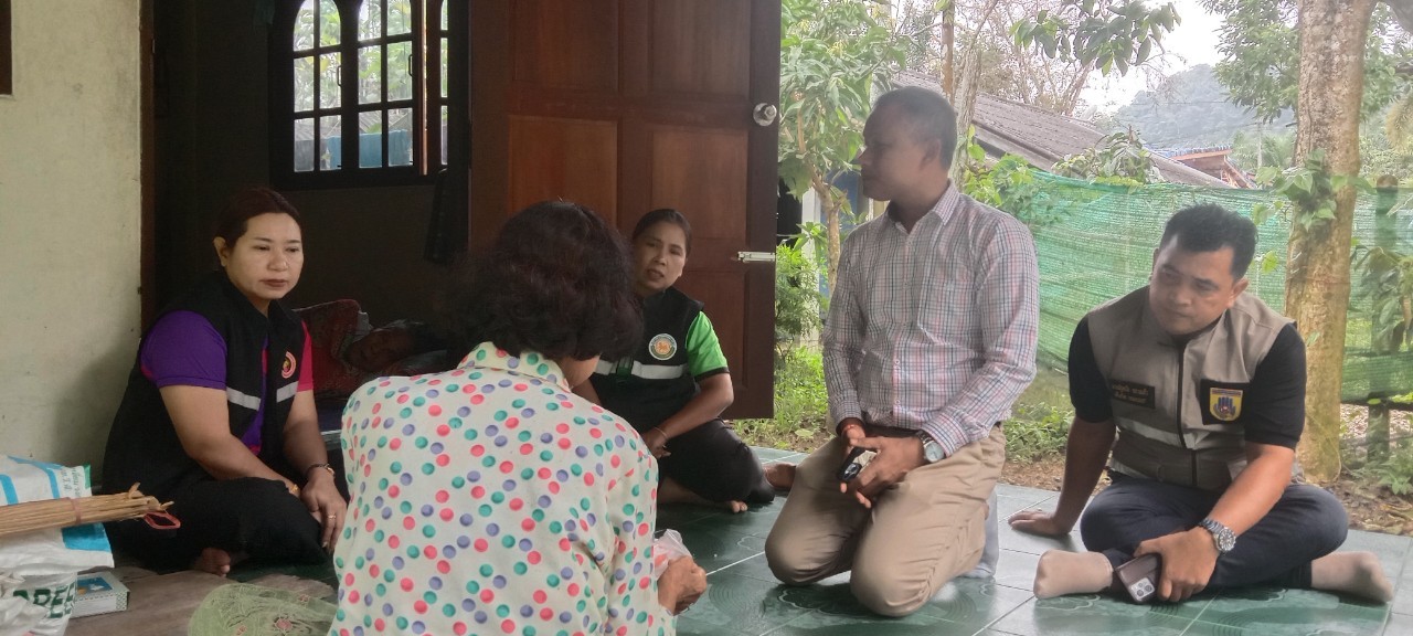 ให้คำปรึกษาแนะนำแนวทางเกี่ยวกับเงินทุนการประกอบอาชีพให้กับประชาชนในพื้นที่